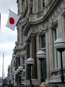 日本大使館の求人情報を探す方法
